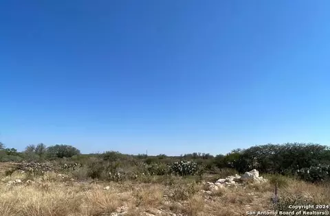 73 Friendship Hills Cir, Uvalde, TX 78801