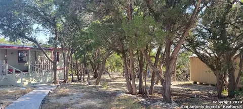 133 Lakeshore Ct, Bandera, TX 78003