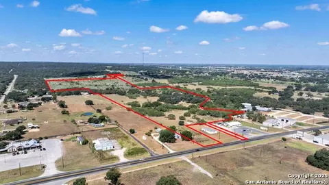 12153 E Us Hwy 87 W, La Vernia, TX 78121