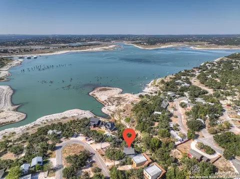 925 913 Glenn Dr, Canyon Lake, TX 78133