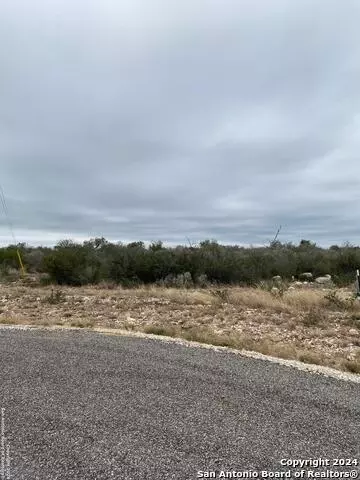 92 Palomino Hills Cir, Uvalde, TX 78801