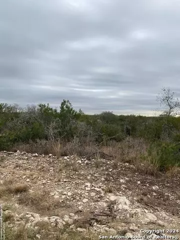504 Legend Hills Rd, Uvalde, TX 78801