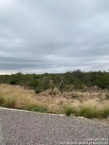 30 Rocky Hills Cir, Uvalde, TX 78801