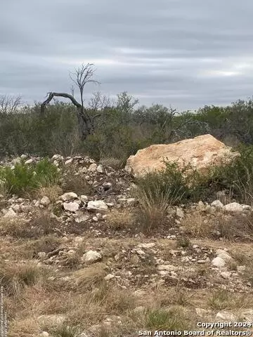 644 Legend Hills Rd, Uvalde, TX 78801
