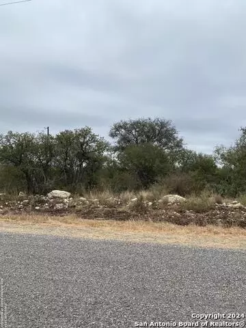 309 Legend Hills Rd, Uvalde, TX 78801