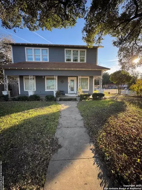 300 E Church St, Three Rivers, TX 78071