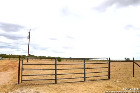 477 E Fm 462, Moore, TX 78057 photo 1