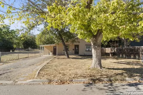 916 Ford St, Kerrville, TX 78028