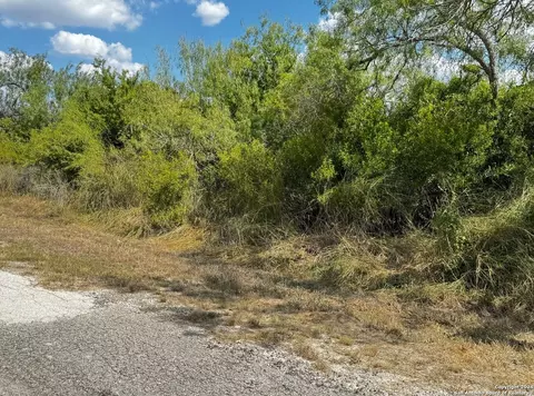 112 Clearview Cir, Sandia, TX 78383