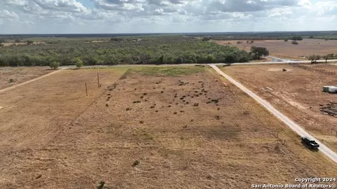 0000 Fm 462, Moore, TX 78057