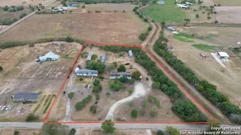 673 County Road 665, Devine, TX 78016 photo 1