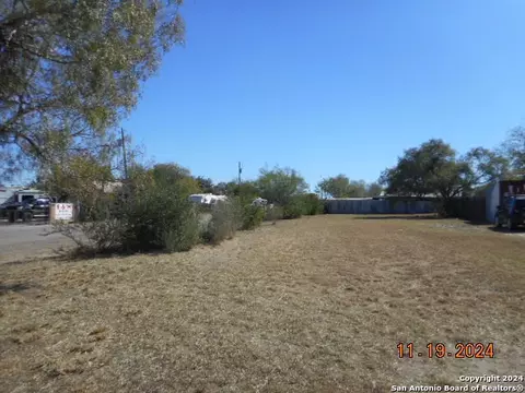 1214 Magnolia, Jourdanton, TX 78026