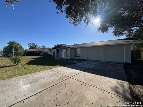 9380 Schaefer Rd, Converse, TX 78109 photo 1