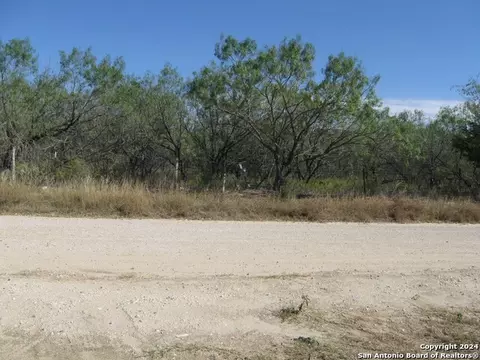 754 Cr 6843, Lytle, TX 78052 photo 4