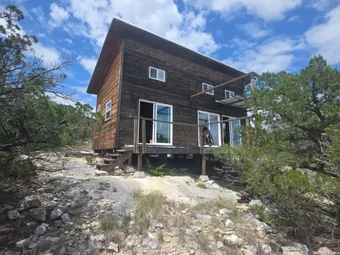 245 Sd 46068, Rocksprings, TX 78880