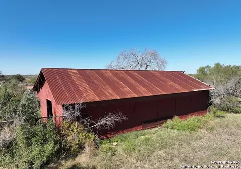 119 Hidden Ln, Jourdanton, TX 78026