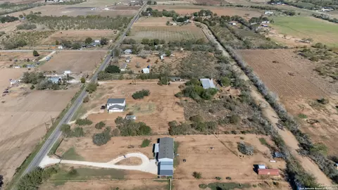 2240 County Road 5710, Devine, TX 78016 photo 11