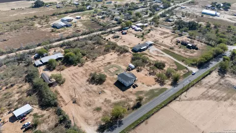 2240 County Road 5710, Devine, TX 78016 photo 22