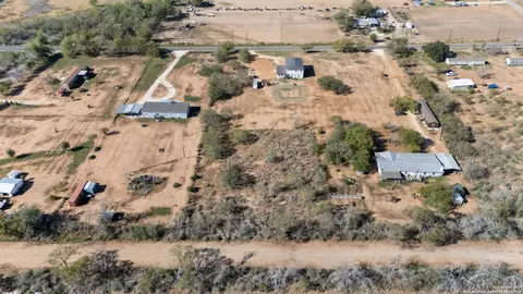 2240 County Road 5710, Devine, TX 78016 photo 17