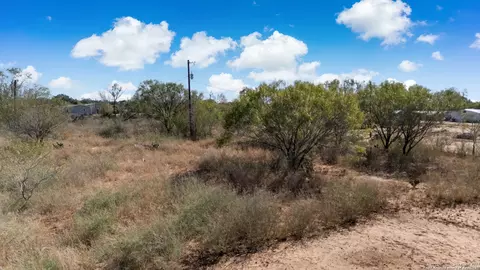 2240 County Road 5710, Devine, TX 78016 photo 29