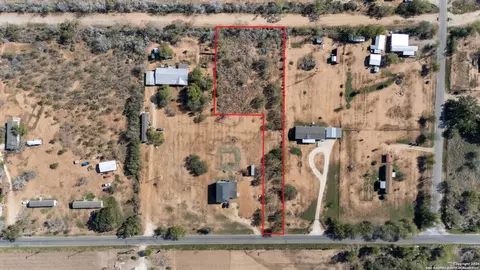 2240 County Road 5710, Devine, TX 78016 photo 27