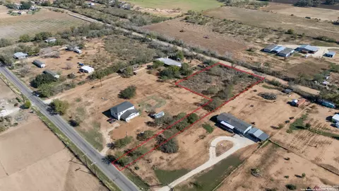 2240 County Road 5710, Devine, TX 78016 photo 10