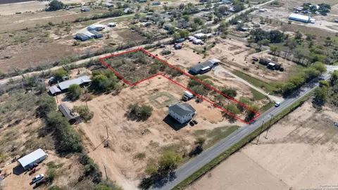 2240 County Road 5710, Devine, TX 78016 photo 23
