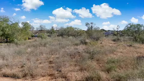 2240 County Road 5710, Devine, TX 78016 photo 28
