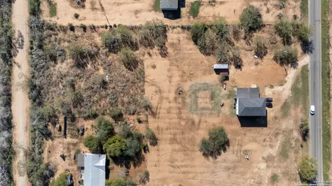 2240 County Road 5710, Devine, TX 78016 photo 24