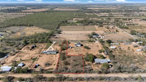 2240 County Road 5710, Devine, TX 78016 photo 16