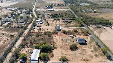 2240 County Road 5710, Devine, TX 78016 photo 21