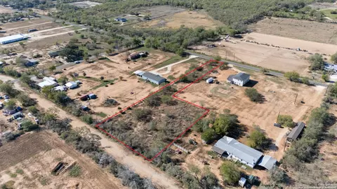 2240 County Road 5710, Devine, TX 78016 photo 19