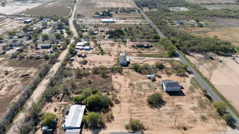 2240 County Road 5710, Devine, TX 78016 photo 20