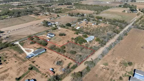 2240 County Road 5710, Devine, TX 78016 photo 14