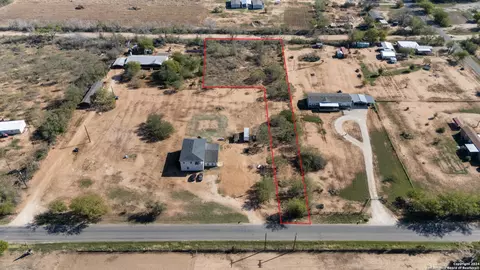 2240 County Road 5710, Devine, TX 78016 photo 8