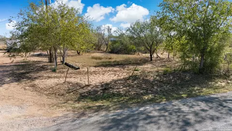 2240 County Road 5710, Devine, TX 78016 photo 4