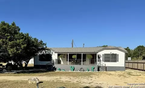 464 Jim Davis Pl, Leakey, TX 78873