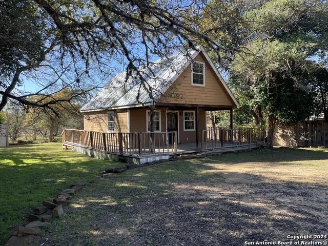 301 Madrona Ln, Bandera, TX 78003 | MLS# 1829967 | 23 Photos - Movoto