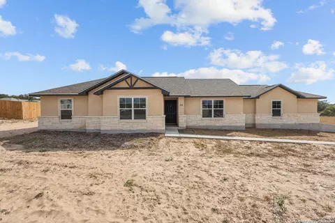 30 Log Cabin Way, Poteet, TX 78065