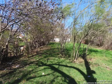 4015 W Salinas, San Antonio, TX 78207
