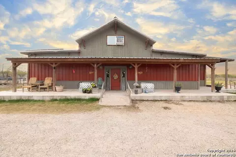918 County Road 5710, Devine, TX 78016 photo 1