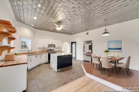 20 S View Dr, Lytle, TX 78052 photo 1