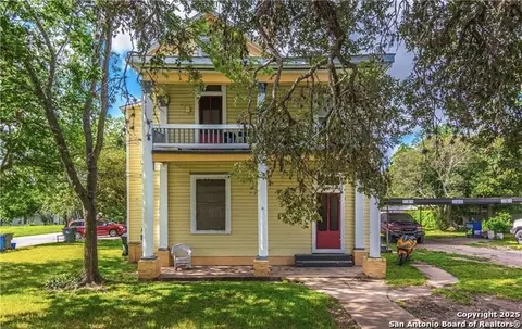 311 E Live Oak St, Seguin, TX 78155