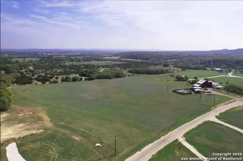 348 Lipan Apache, Blanco, TX 78606 photo 5