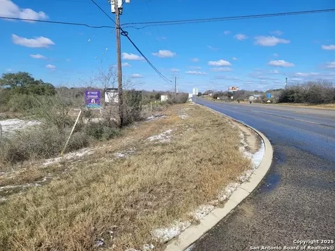 02 Canal Ln, New Braunfels, TX 78130