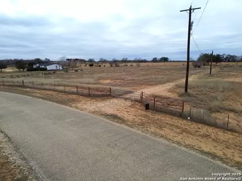 120 S Ridge Dr, Lytle, TX 78052 photo 6