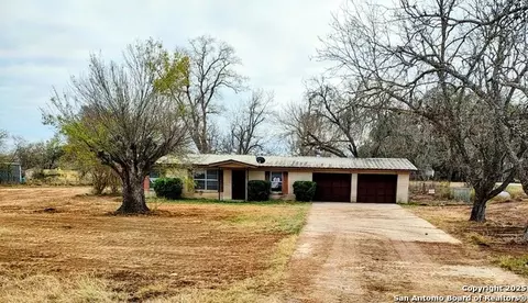 870 State Highway 173, Devine, TX 78016 photo 1