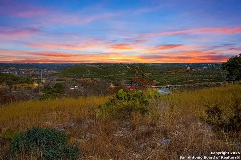 216 Heights Trl, Kerrville, TX 78028