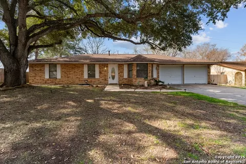 214 Indian Pink Dr, Floresville, TX 78114