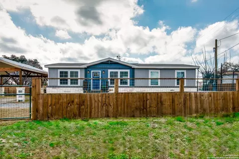 602 E Hunt St, Pleasanton, TX 78064